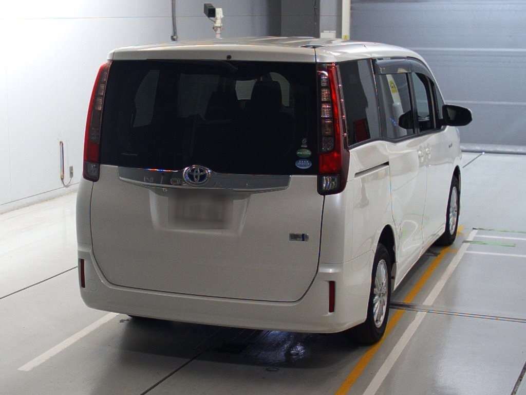 2014 toyota Noah Hybrid